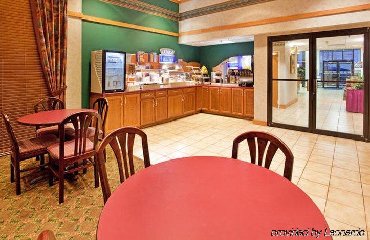 马什菲尔德斯普林菲尔德地区智选假日酒店 Marshfield 餐厅 照片
